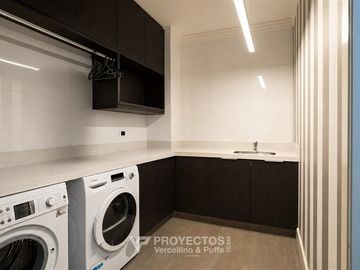 Casa en venta de 7 dorm. en Lo Barnechea (Mall Vivo)