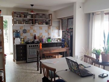 SE VENDE CASA 2 HABITACIONES  MAGALLANES al 100
