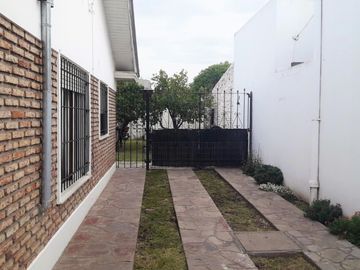 SE VENDE CASA 2 HABITACIONES  MAGALLANES al 100