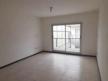 2 AMBIENTES CON TERRAZA Y BALCON