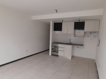 2 AMBIENTES CON TERRAZA Y BALCON