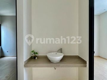 Rumah baru 2 lantai di Nusa Loka Neo Catalonia BSD City