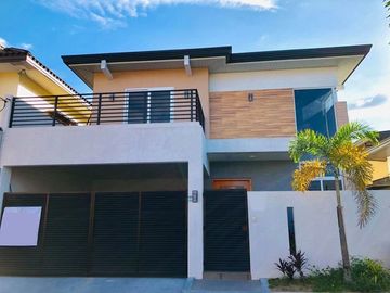 Furnished House with 6 Bedrooms for RENT in Amsic Angeles City Very Near to SM Clark