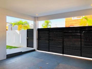 Furnished House with 6 Bedrooms for RENT in Amsic Angeles City Very Near to SM Clark