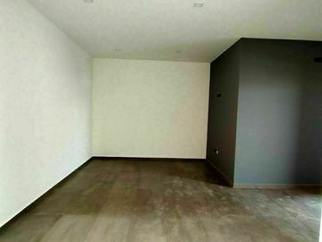 Divina Casa en La Condesa Juriquilla, 3 Niveles, 4.5 Baños, Estudio o 4ta Rec