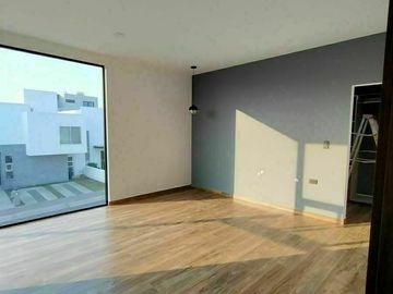 Divina Casa en La Condesa Juriquilla, 3 Niveles, 4.5 Baños, Estudio o 4ta Rec