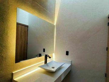 Divina Casa en La Condesa Juriquilla, 3 Niveles, 4.5 Baños, Estudio o 4ta Rec
