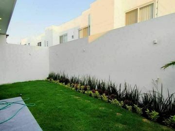 Divina Casa en La Condesa Juriquilla, 3 Niveles, 4.5 Baños, Estudio o 4ta Rec