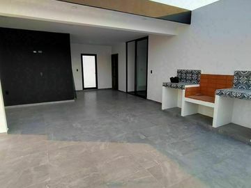 Divina Casa en La Condesa Juriquilla, 3 Niveles, 4.5 Baños, Estudio o 4ta Rec