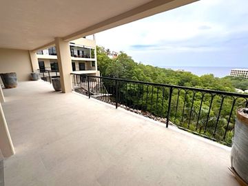 Departamento con vista al mar, alberca, cerca de Playa Arrocito, en venta Huatul