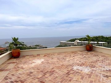 Departamento con vista al mar, alberca, cerca de Playa Arrocito, en venta Huatul
