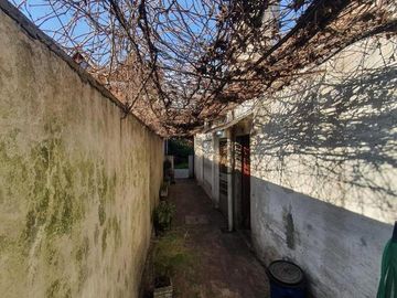 CASA 3 AMB. AMPLIO CON PATIO Y GARAGE