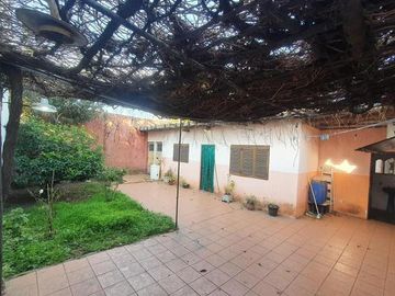 CASA 3 AMB. AMPLIO CON PATIO Y GARAGE