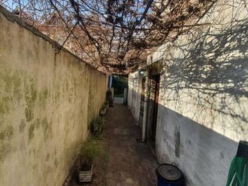 CASA 3 AMB. AMPLIO CON PATIO Y GARAGE