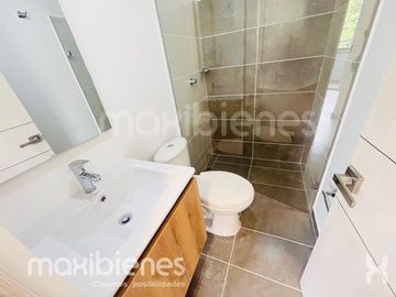 apartamento en arriendo en la aldea. Cod A68637