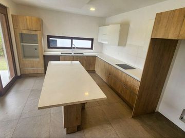 Vendo casa en Nayon con diseño exclusivo