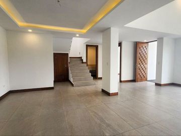 Vendo casa en Nayon con diseño exclusivo