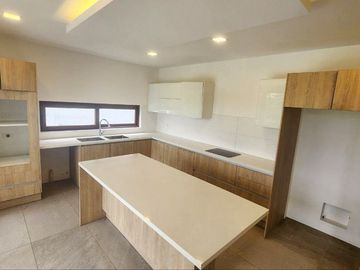 Vendo casa en Nayon con diseño exclusivo