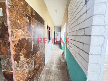 ¡Vendo CASA de playa en Punta Negra!
Vendo casa por la calle de playa en el distrito de Punta Negra, kilometro 40 de la Panamericana Sur (antigua). A