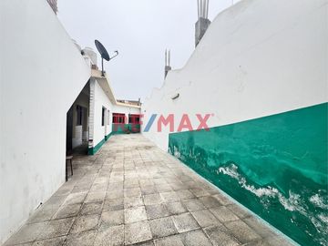 ¡Vendo CASA de playa en Punta Negra!
Vendo casa por la calle de playa en el distrito de Punta Negra, kilometro 40 de la Panamericana Sur (antigua). A