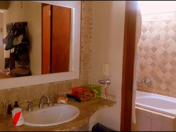 COUNTRY LOMAS DE LA CAROLINA-RECIBE PROPIEDADES!!- MAGNÍFICA- 3 Dorm-1.500 mts-500 cub.-PILETA-