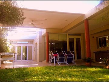COUNTRY LOMAS DE LA CAROLINA-RECIBE PROPIEDADES!!- MAGNÍFICA- 3 Dorm-1.500 mts-500 cub.-PILETA-