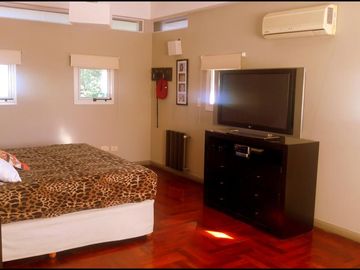 COUNTRY LOMAS DE LA CAROLINA-RECIBE PROPIEDADES!!- MAGNÍFICA- 3 Dorm-1.500 mts-500 cub.-PILETA-