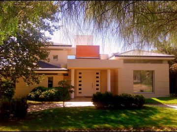 COUNTRY LOMAS DE LA CAROLINA-RECIBE PROPIEDADES!!- MAGNÍFICA- 3 Dorm-1.500 mts-500 cub.-PILETA-