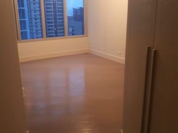 Rush Condominium for Sale 3 Bedrooms: 3BR Flat Condo for Sale in Proscenium Kirov Tower Rockwell Center Makati