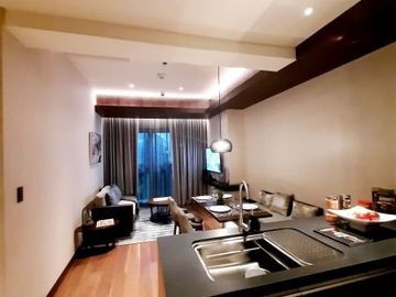 THE SEASONS RESIDENCES CONDOMINIM IN BGC TAGUIG CITY