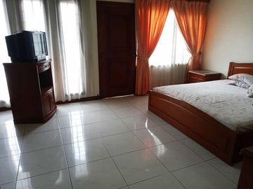 Di Sewakan Rumah Luxury Full Furnished 4 Kamar di Jl. Setrasari Bandung