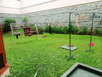 Di Sewakan Rumah Luxury Full Furnished 4 Kamar di Jl. Setrasari Bandung