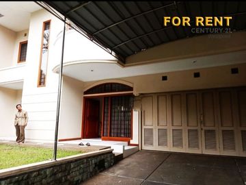 Di Sewakan Rumah Luxury Full Furnished 4 Kamar di Jl. Setrasari Bandung