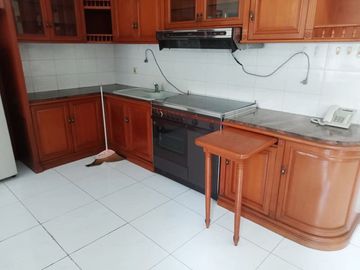 Di Sewakan Rumah Luxury Full Furnished 4 Kamar di Jl. Setrasari Bandung