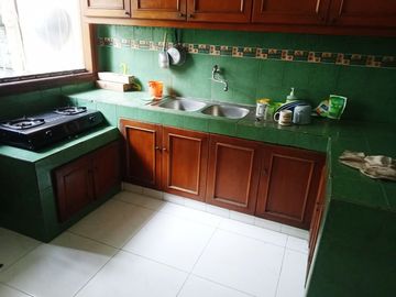 Di Sewakan Rumah Luxury Full Furnished 4 Kamar di Jl. Setrasari Bandung