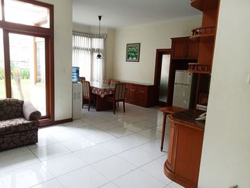 Di Sewakan Rumah Luxury Full Furnished 4 Kamar di Jl. Setrasari Bandung