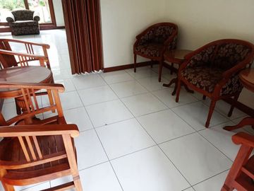 Di Sewakan Rumah Luxury Full Furnished 4 Kamar di Jl. Setrasari Bandung