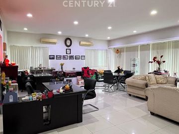 DIJUAL GEDUNG SHOWROOM MOBIL DI CIKARANG