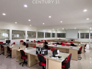 DIJUAL GEDUNG SHOWROOM MOBIL DI CIKARANG
