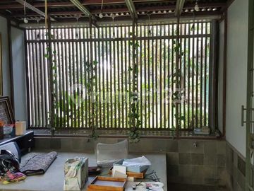 Rumah dengan Cafe Aktif di Cinere - Lahan Luas Lokasi Strategis Harga Terbaik