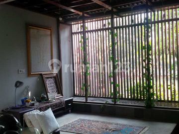 Rumah dengan Cafe Aktif di Cinere - Lahan Luas Lokasi Strategis Harga Terbaik