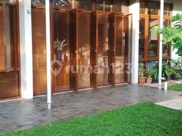 Rumah dengan Cafe Aktif di Cinere - Lahan Luas Lokasi Strategis Harga Terbaik