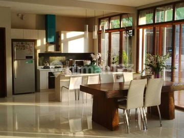 Rumah dengan Cafe Aktif di Cinere - Lahan Luas Lokasi Strategis Harga Terbaik