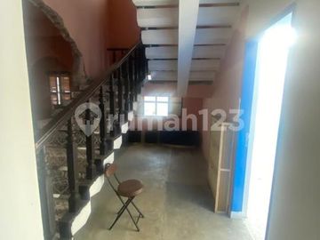 Rumah Studio Indah Lokasi Strategis Ada Swimming Pool di Kemang, Jakarta Selatan