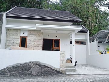 RUMAH BARU DALAM PERUAMHAN DEKAT KAMPUS UII