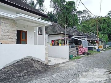 RUMAH BARU DALAM PERUAMHAN DEKAT KAMPUS UII