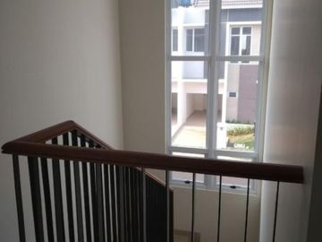 DIJUAL RUMAH TYPE PREMIUM SEMI FURNISHED DI CLUSTER VIVALDI GADING SERPONG
