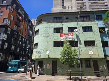 Edificio en Lord Cochrane 161, Santigo Centro
