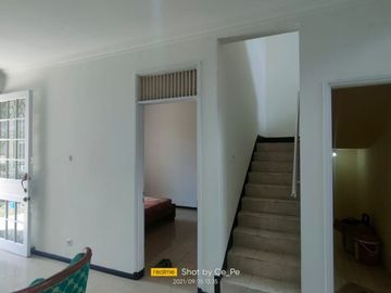 Disewakan Rumah 2 Lantai Lokasi Di Villa Sentra Raya 2, Surabaya