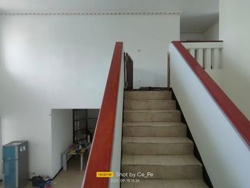 Disewakan Rumah 2 Lantai Lokasi Di Villa Sentra Raya 2, Surabaya
